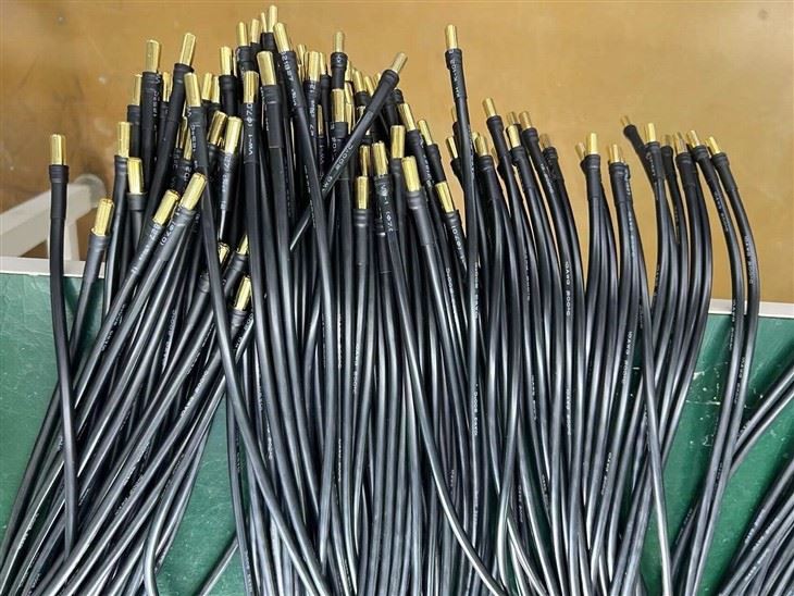 8. 0mm Konnettur Raġel Plated Deheb Bil Wajer tas-silikonju 10AWG